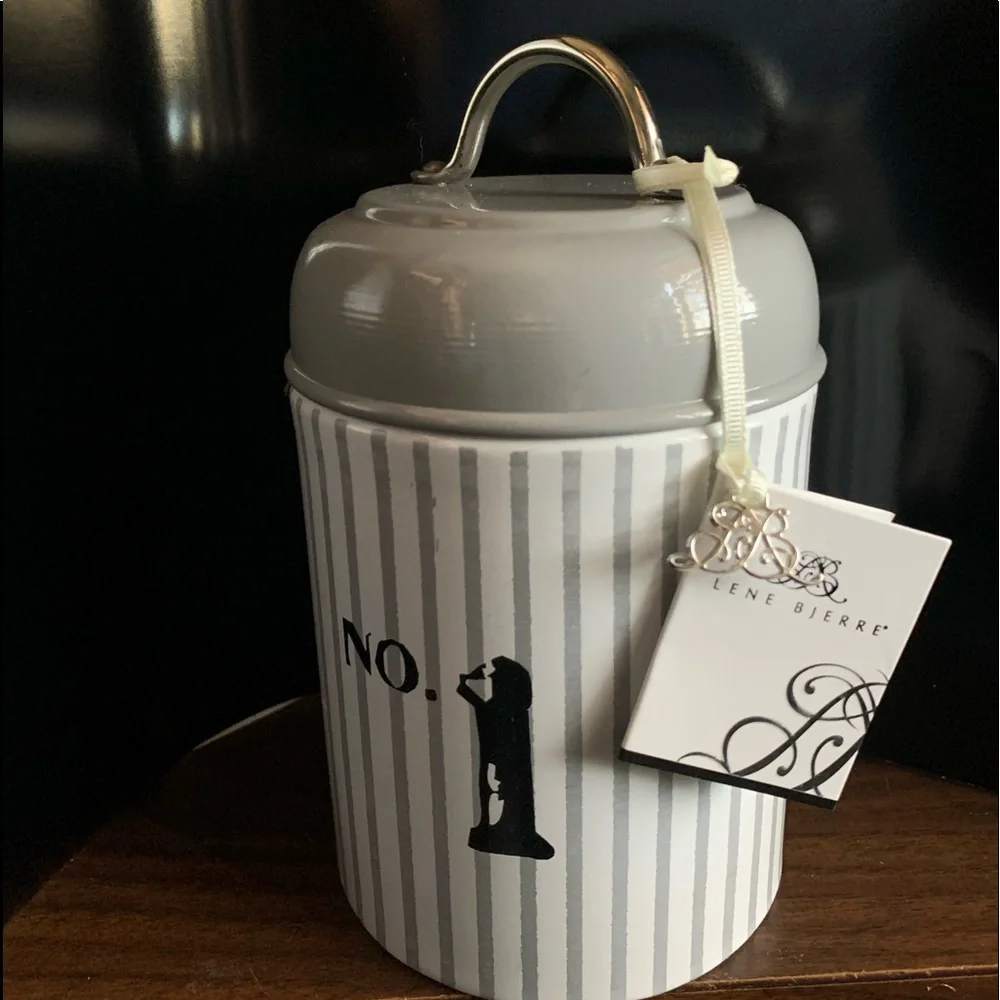 Metal jar
